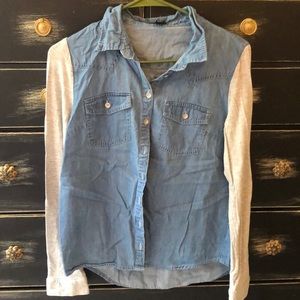 Jean jacket with sleeves